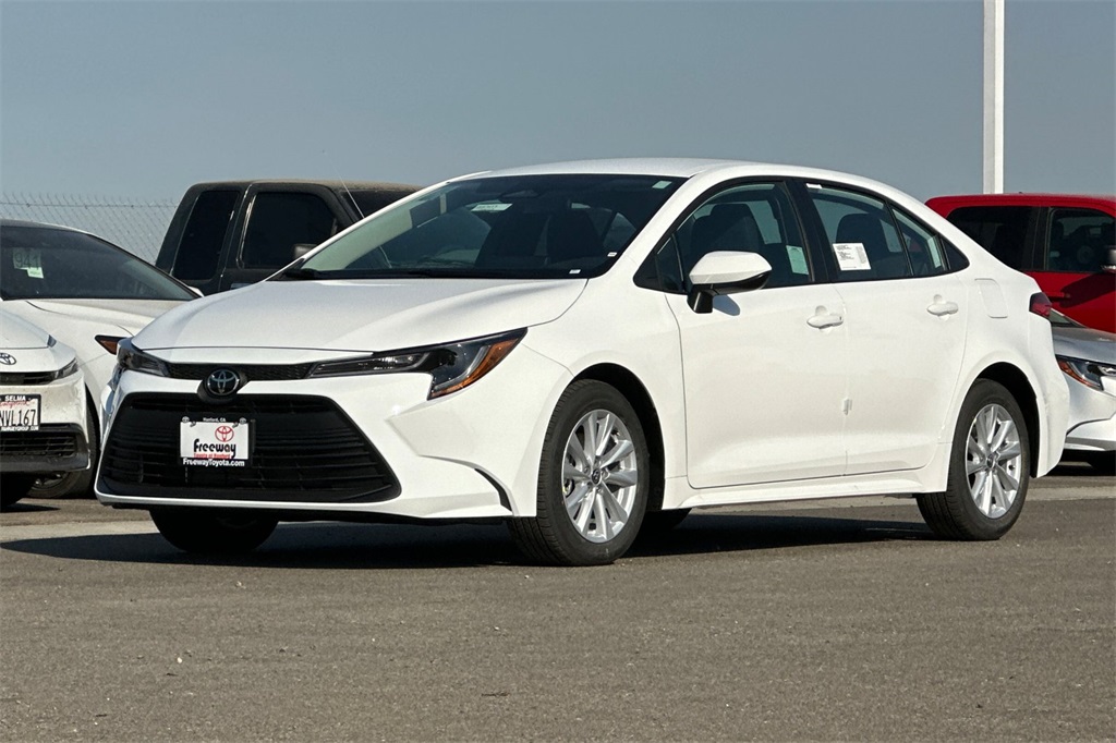 2025 Toyota Corolla LE photo 6