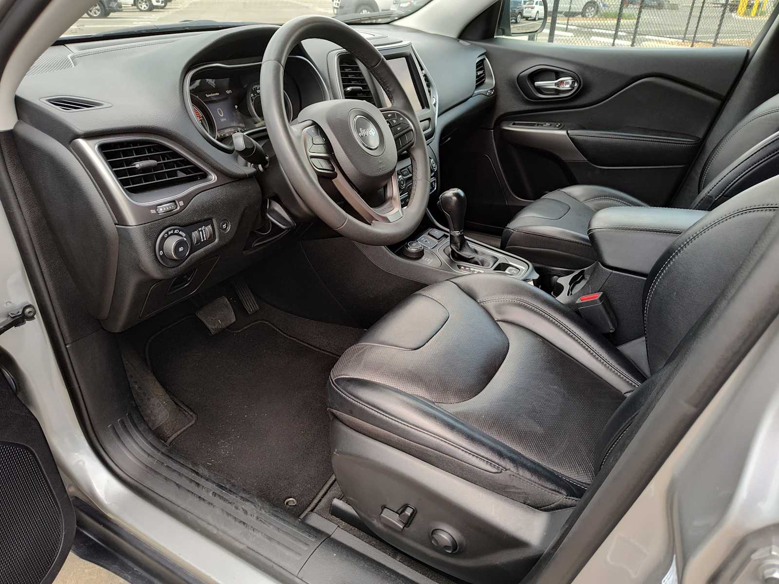 2022 Jeep Cherokee Latitude Lux photo 2