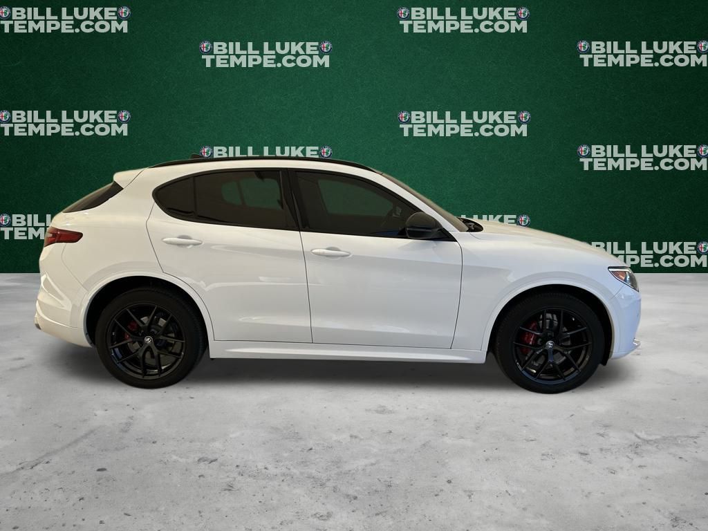 2021 Alfa Romeo Stelvio Ti photo 2