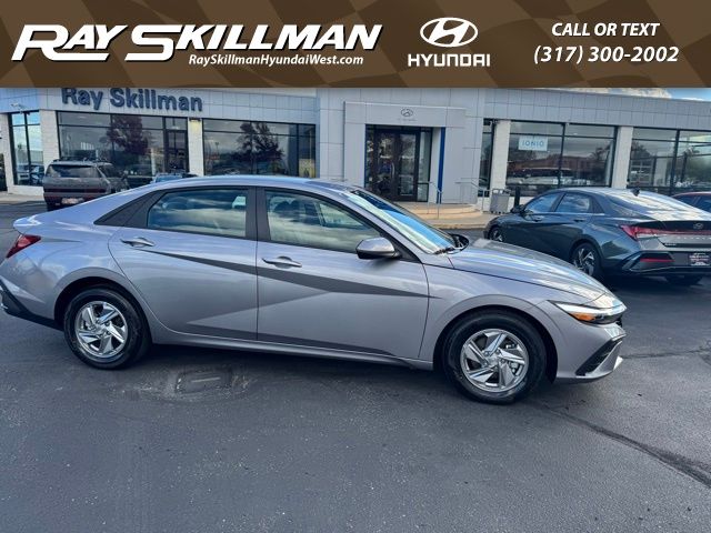 2025 Hyundai Elantra SE's photo