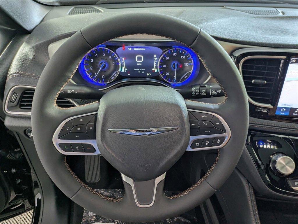2026 Chrysler Pacifica Pinnacle photo 18