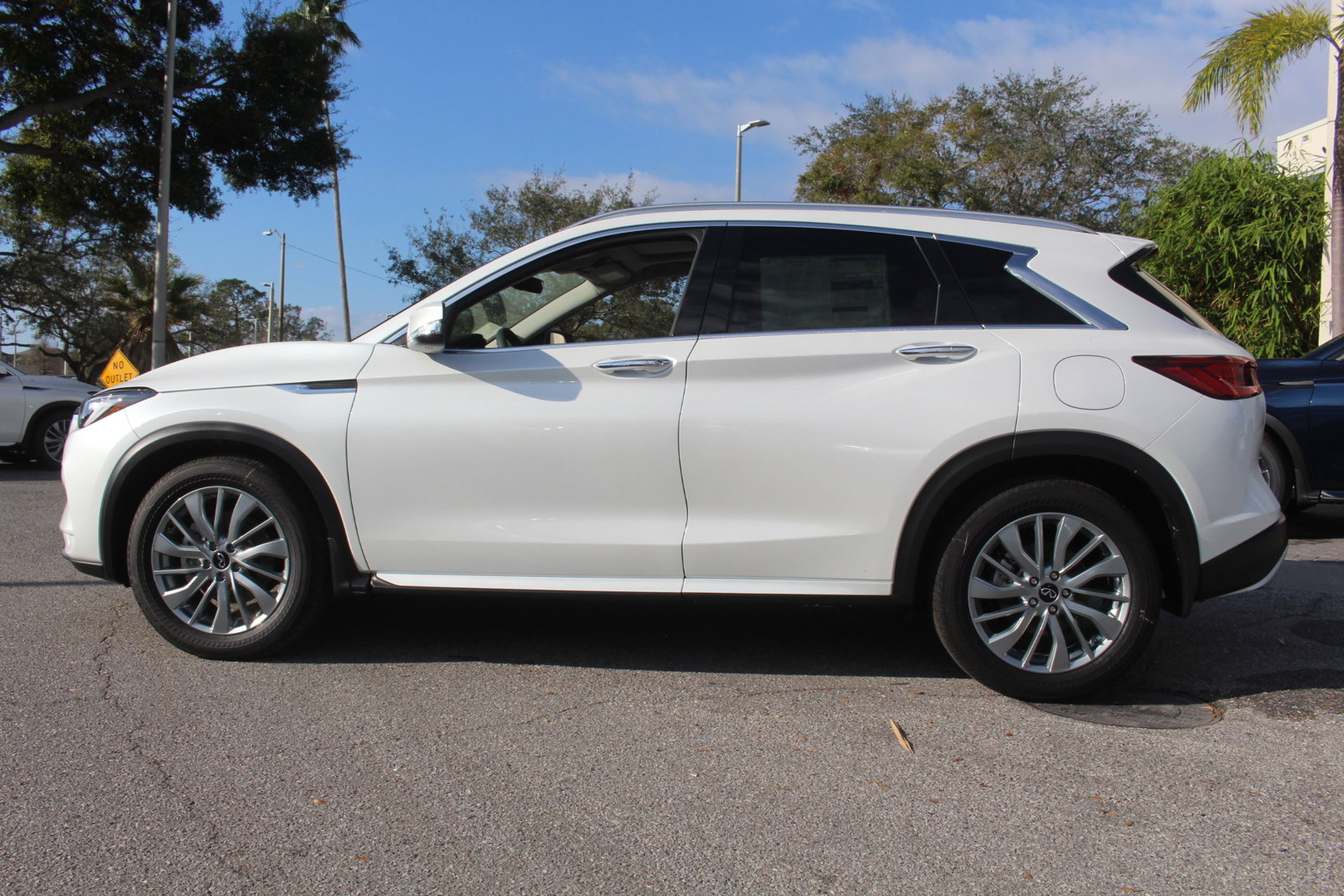 2025 Infiniti QX50 Luxe photo 2