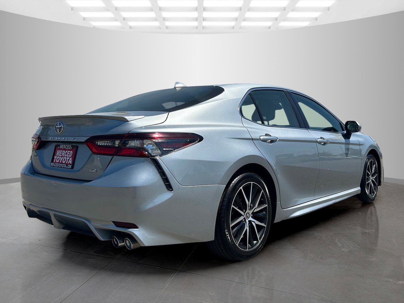 2023 Toyota Camry SE photo 3