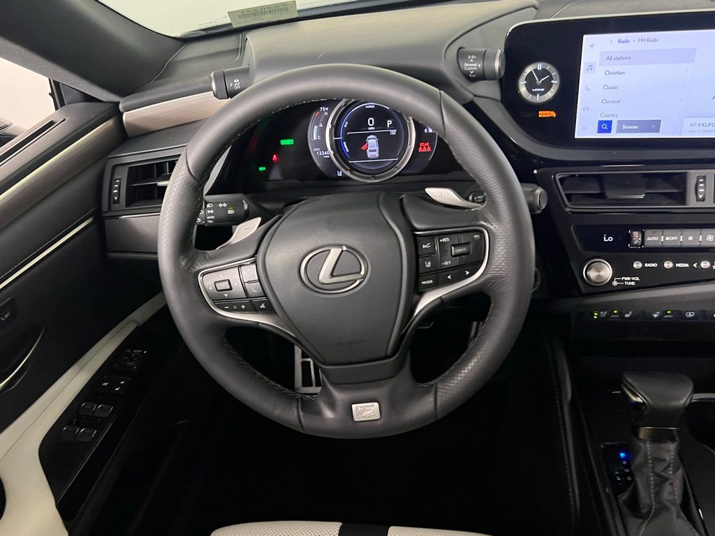 2023 Lexus ES 300h photo 12