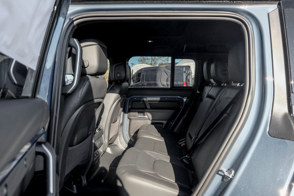 2025 Land Rover Defender 110 S photo 16