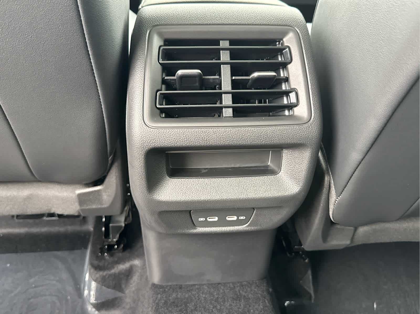 2025 Volkswagen Tiguan SE photo 17