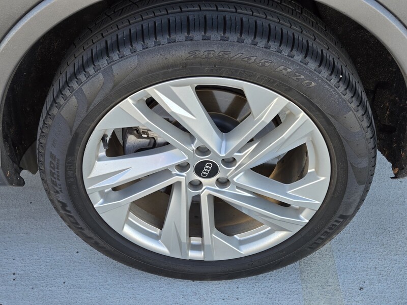 2021 Audi Q7 45 Premium Plus photo 2