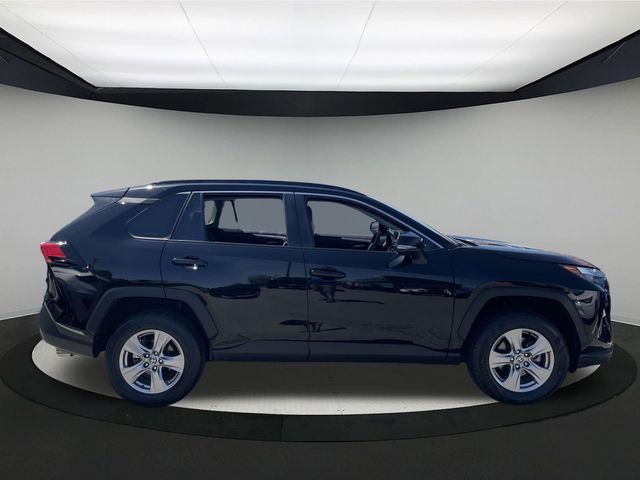 2023 Toyota RAV4 XLE photo 3