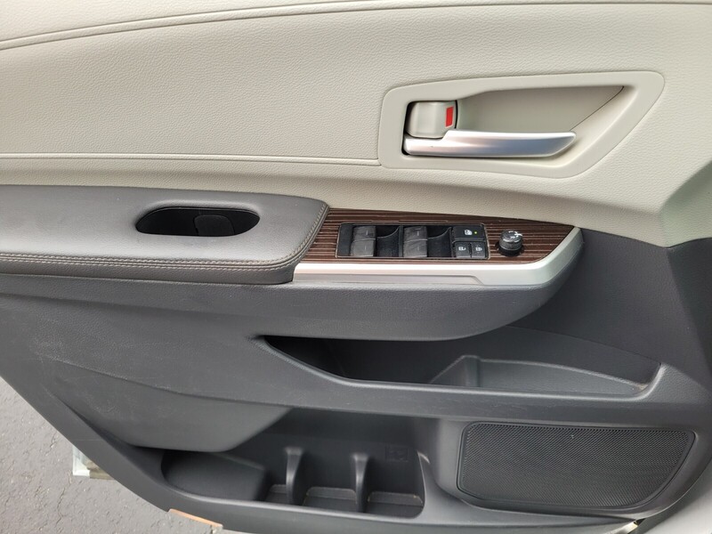 2021 Toyota Sienna XLE photo 26
