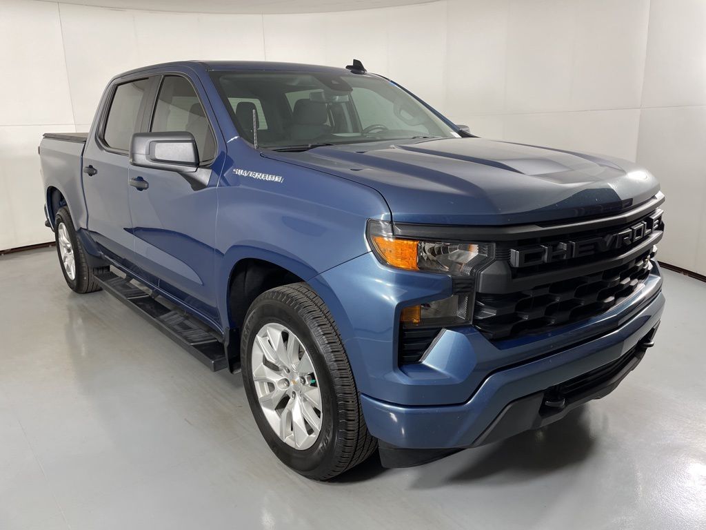 2024 Chevrolet Silverado 1500 Custom photo 2