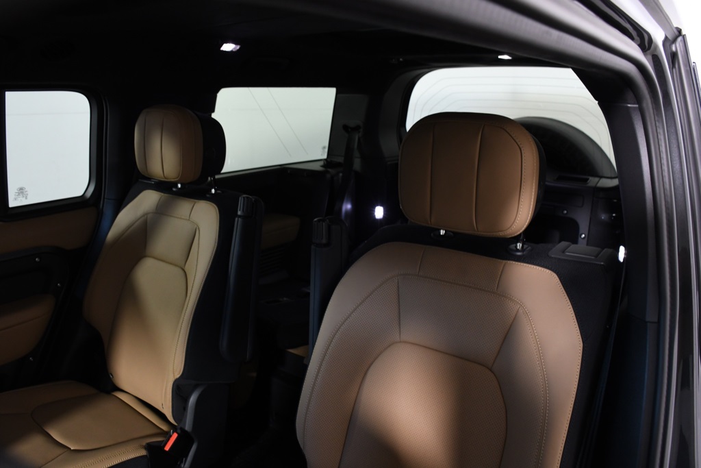 2025 Land Rover Defender 130 V8 photo 24