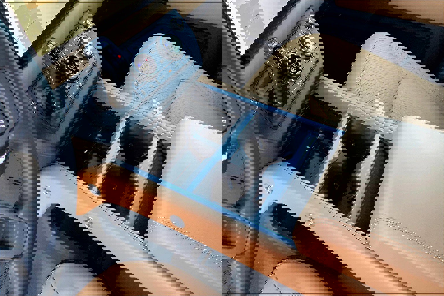 2025 Land Rover Defender 130 V8 photo 3