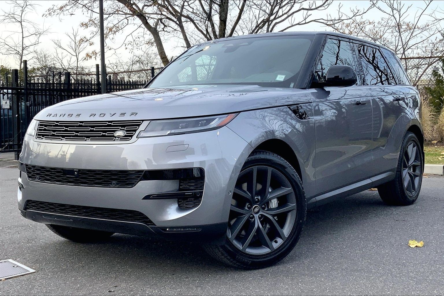 2025 Land Rover Range Rover Sport SE's photo