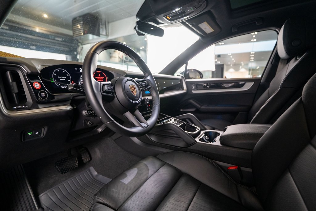 2024 Porsche Cayenne photo 4