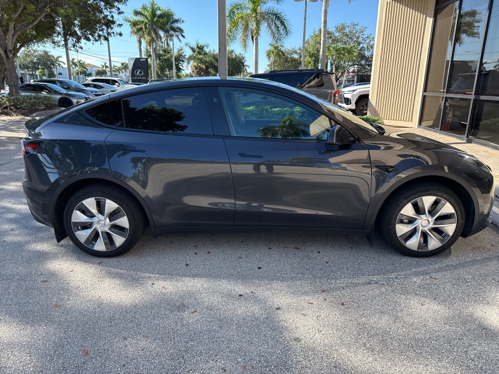 2024 Tesla Model Y Long Range photo 8