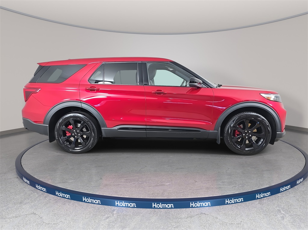 2022 Ford Explorer ST photo 4
