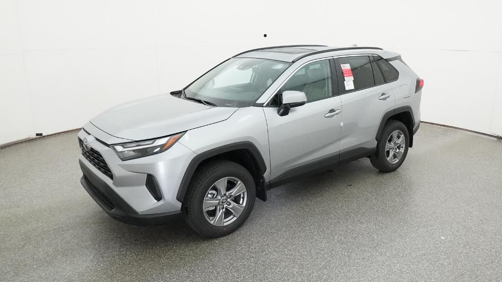 2025 Toyota RAV4 XLE's photo