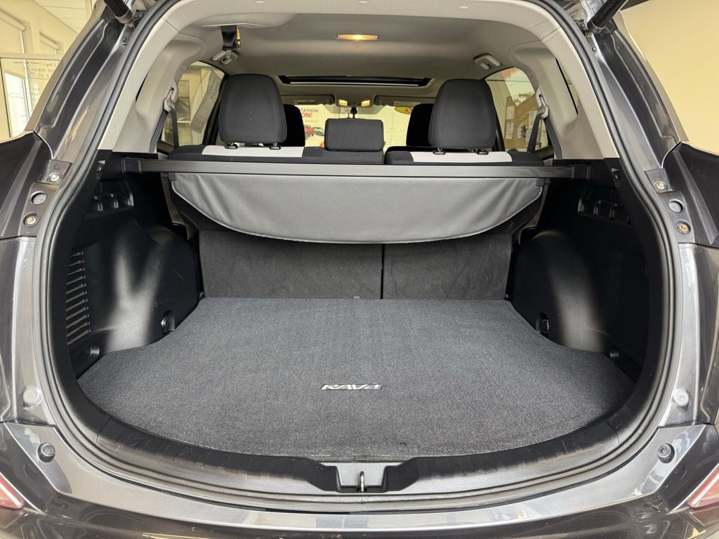 2016 Toyota RAV4 XLE photo 17
