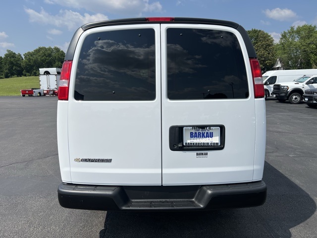 2023 Chevrolet Express 3500 LS photo 4