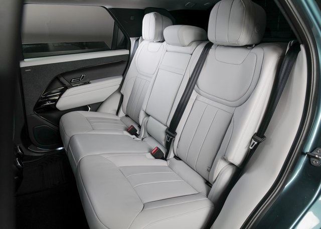 2023 Land Rover Range Rover Sport SE photo 5