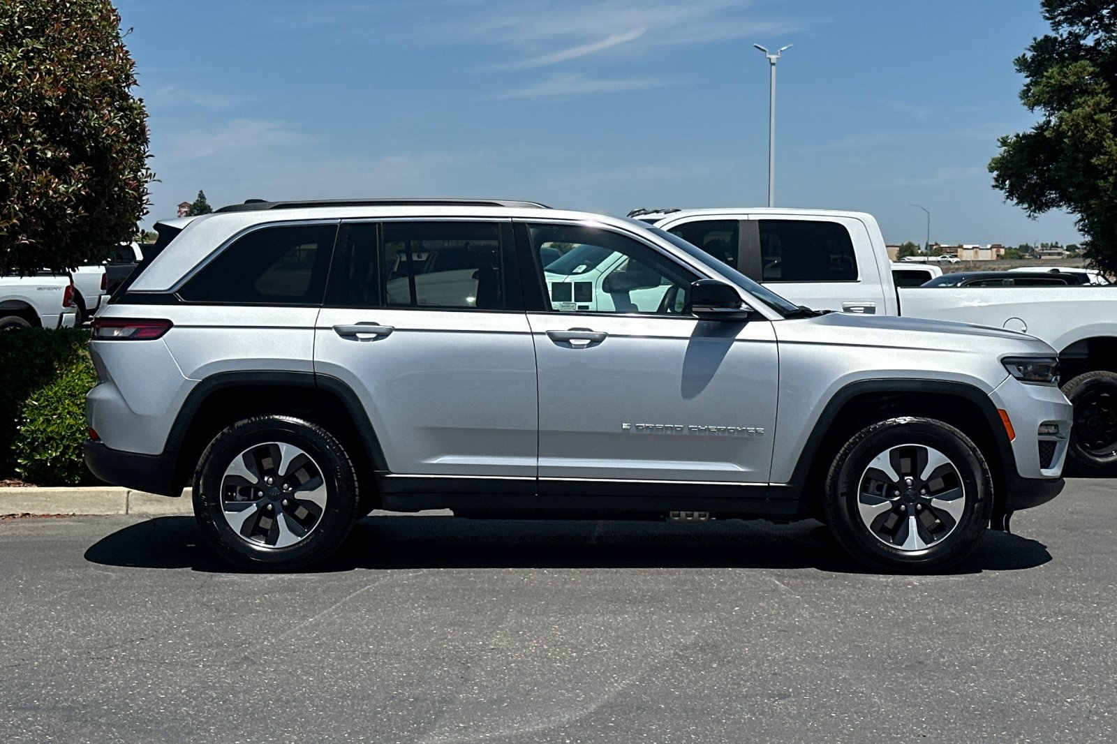 2024 Jeep Cherokee Limited 4xe photo 3