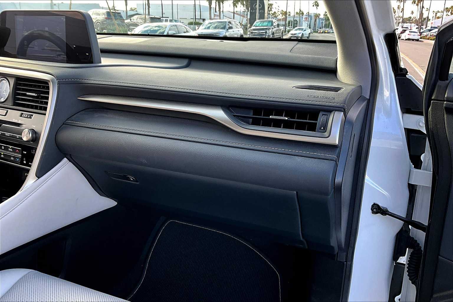2022 Lexus RX photo 17