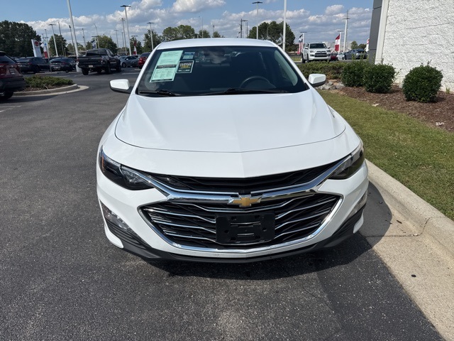 2024 Chevrolet Malibu 1LT photo 2