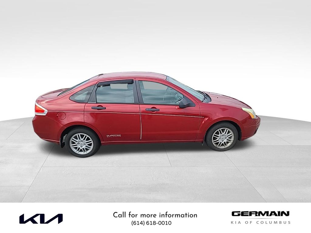 2010 Ford Focus SE photo 4