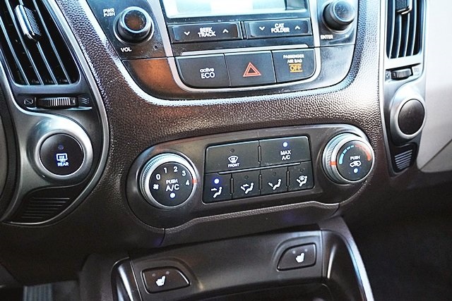 Used 2015 Brown Hyundai SE image 26