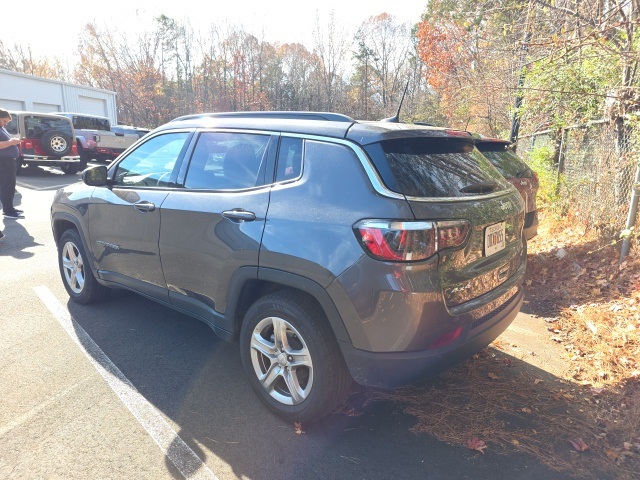 2024 Jeep Compass Latitude photo 4