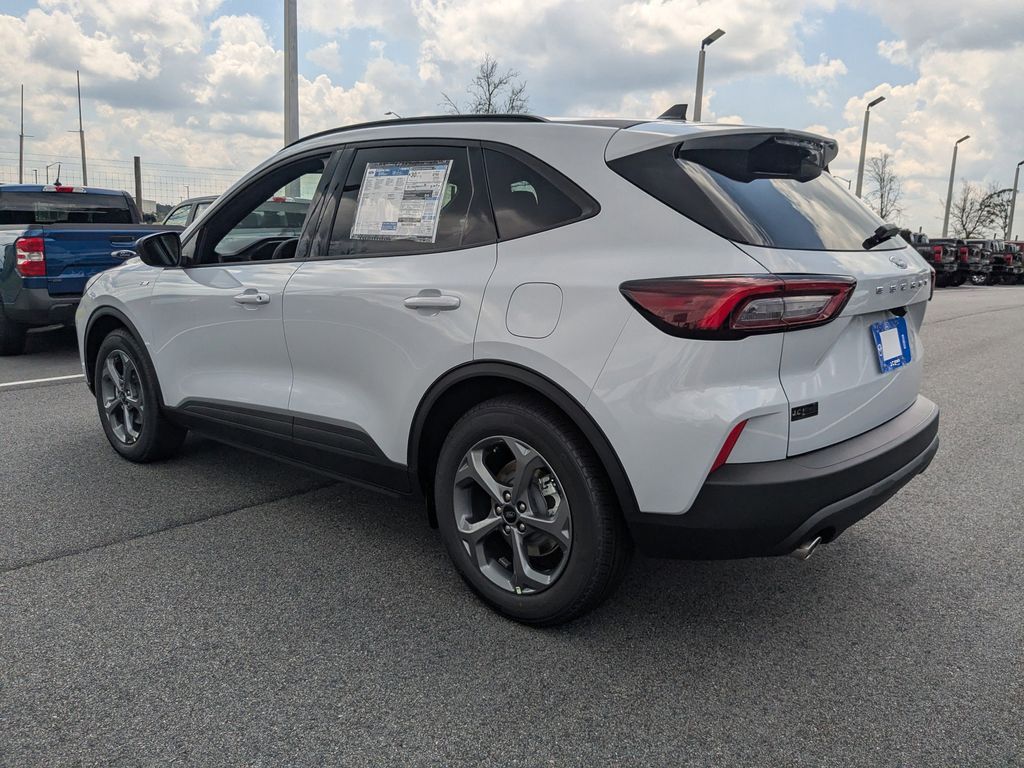 2025 Ford Escape ST-Line photo 2