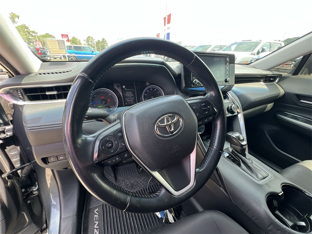 2021 Toyota Venza LE photo 18