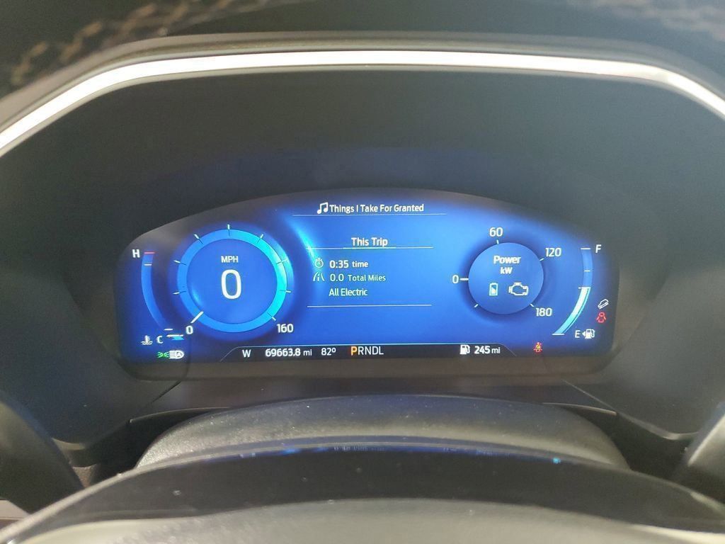 2022 Ford Escape Titanium Hybrid photo 24