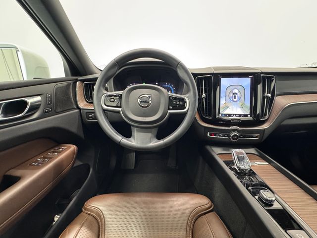 2022 Volvo XC60 B5 Inscription photo 21