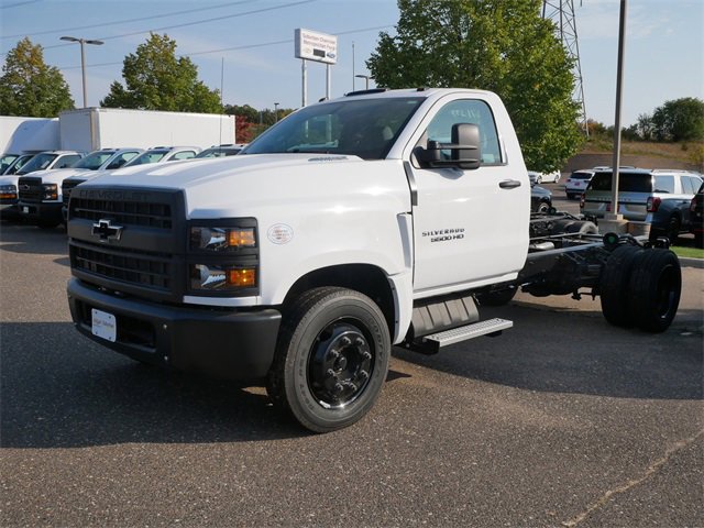 2024 Chevrolet Silverado 5500HD Work Truck photo 3
