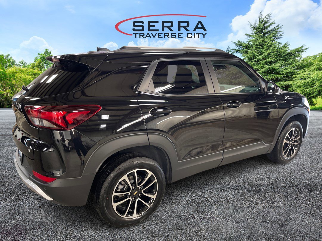 2025 Chevrolet Trailblazer LT photo 2