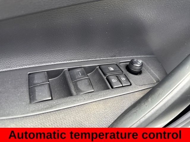 2022 Toyota Corolla LE photo 6