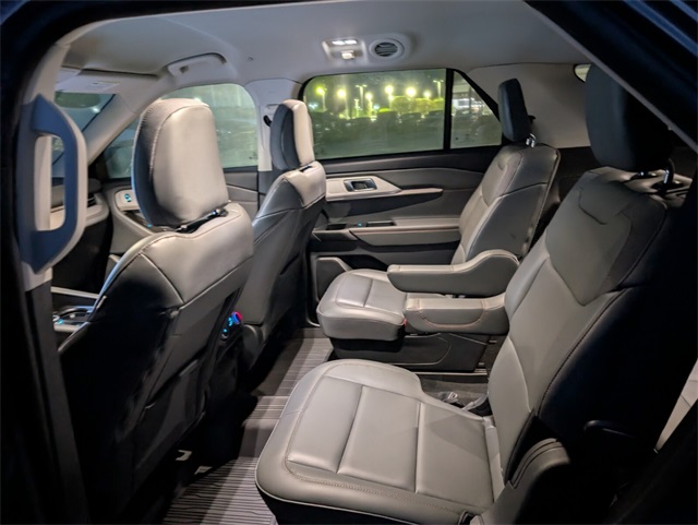 2025 Ford Explorer photo 7