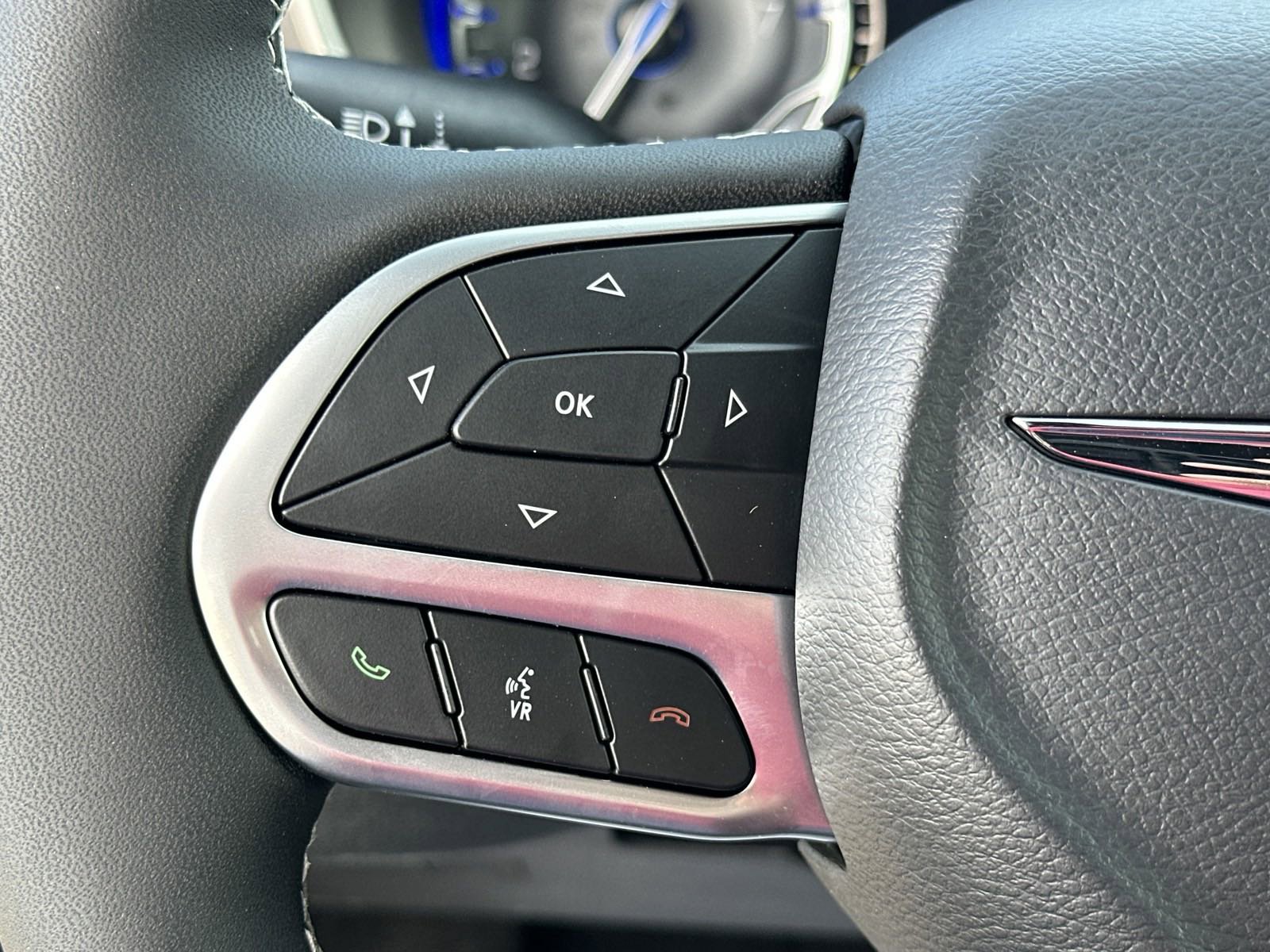 2025 Chrysler Pacifica photo 22