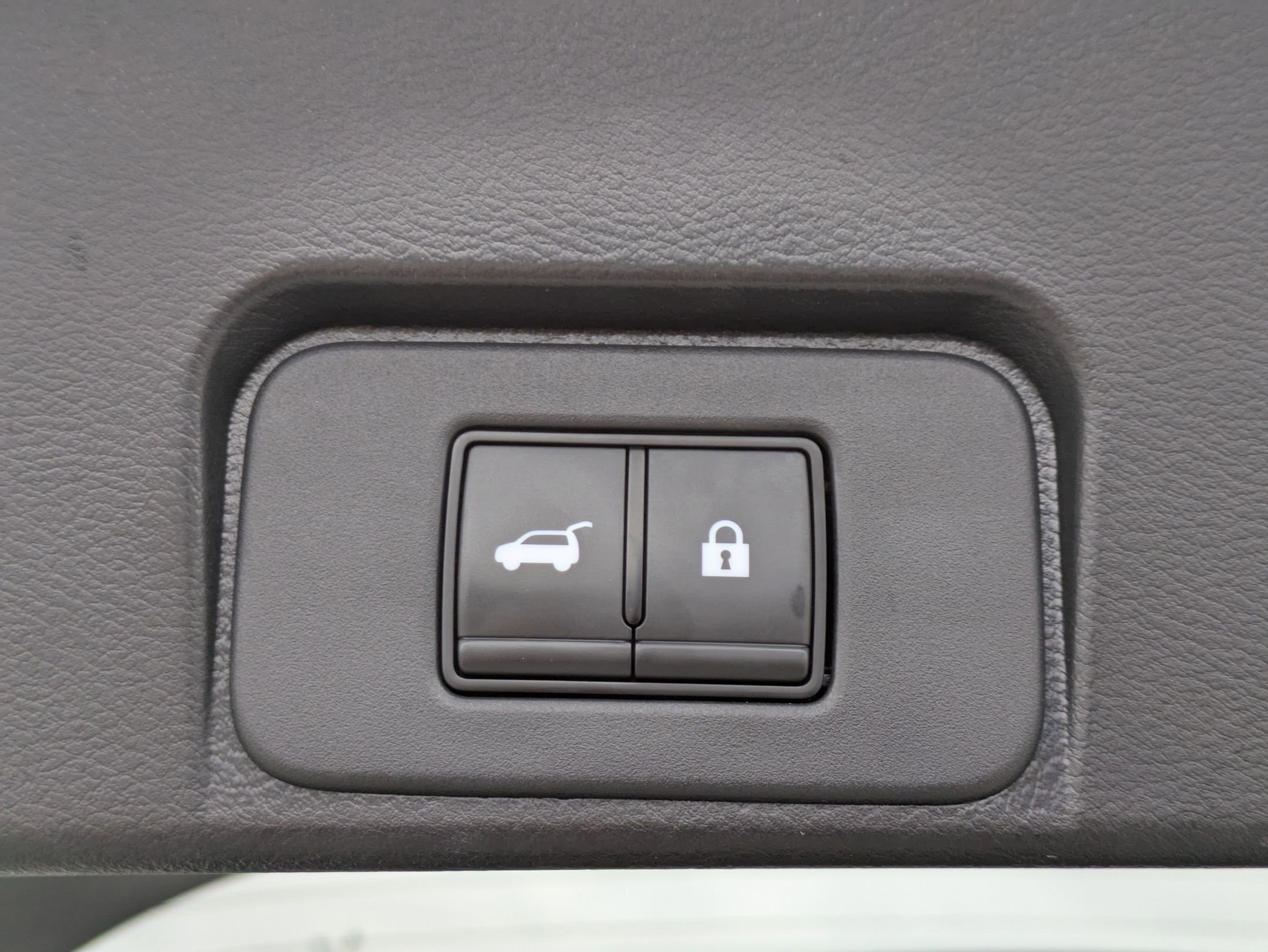 2023 Nissan Rogue SV photo 32