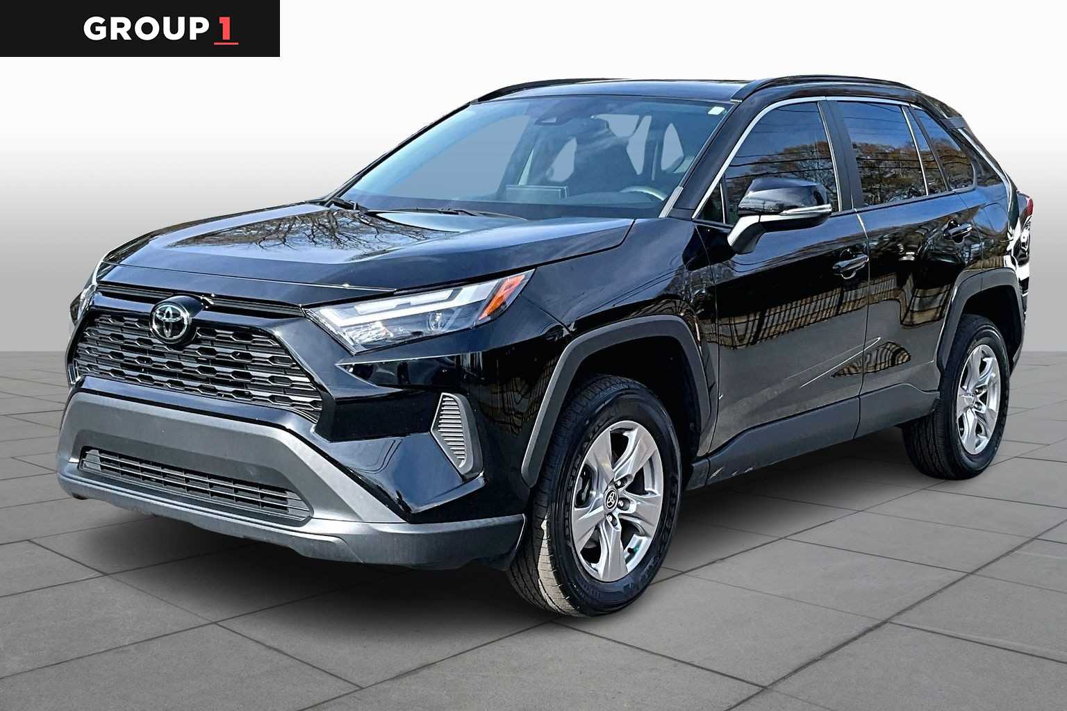 2023 Toyota RAV4 XLE's photo