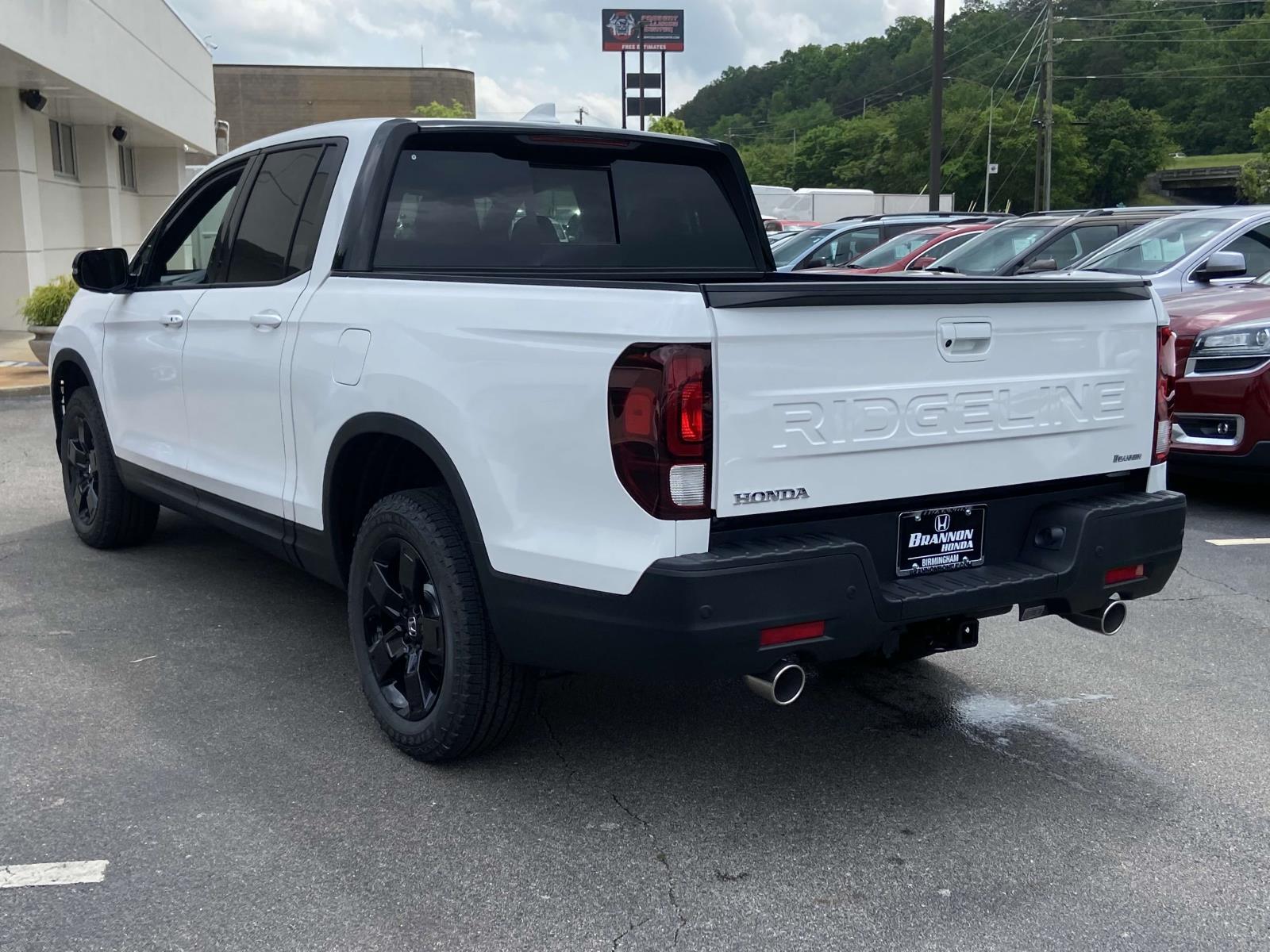 2025 Honda Ridgeline Black Edition photo 2