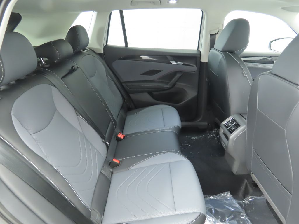 2025 Volkswagen Tiguan SE photo 22