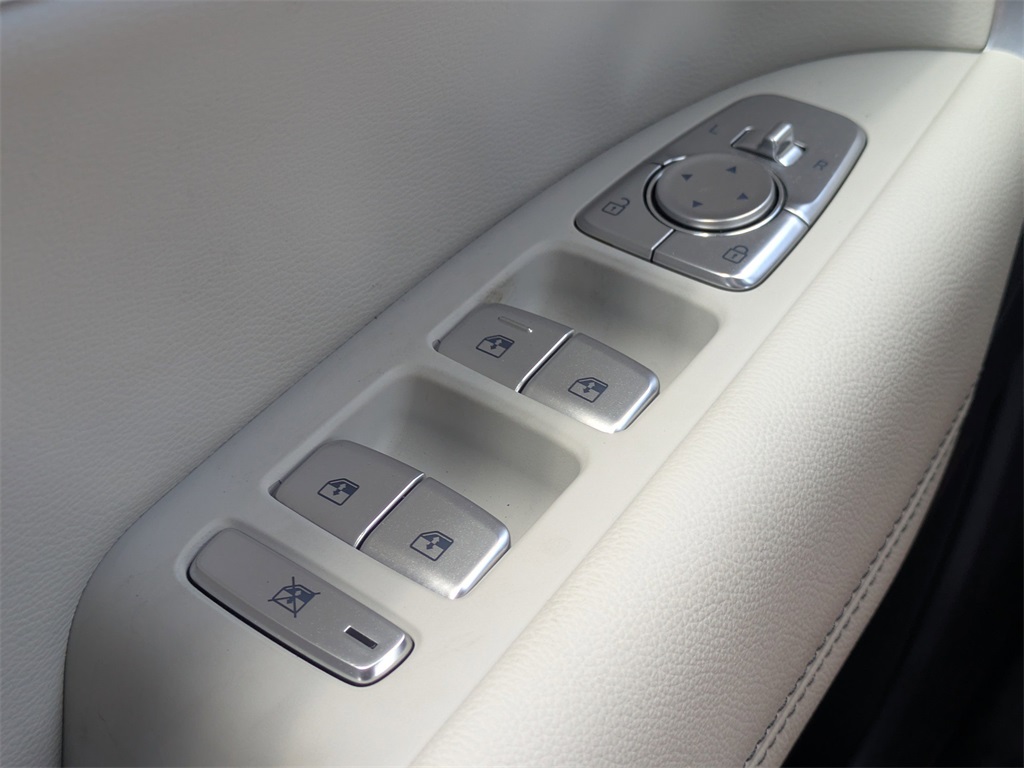 2025 Genesis G70 2.5T photo 23