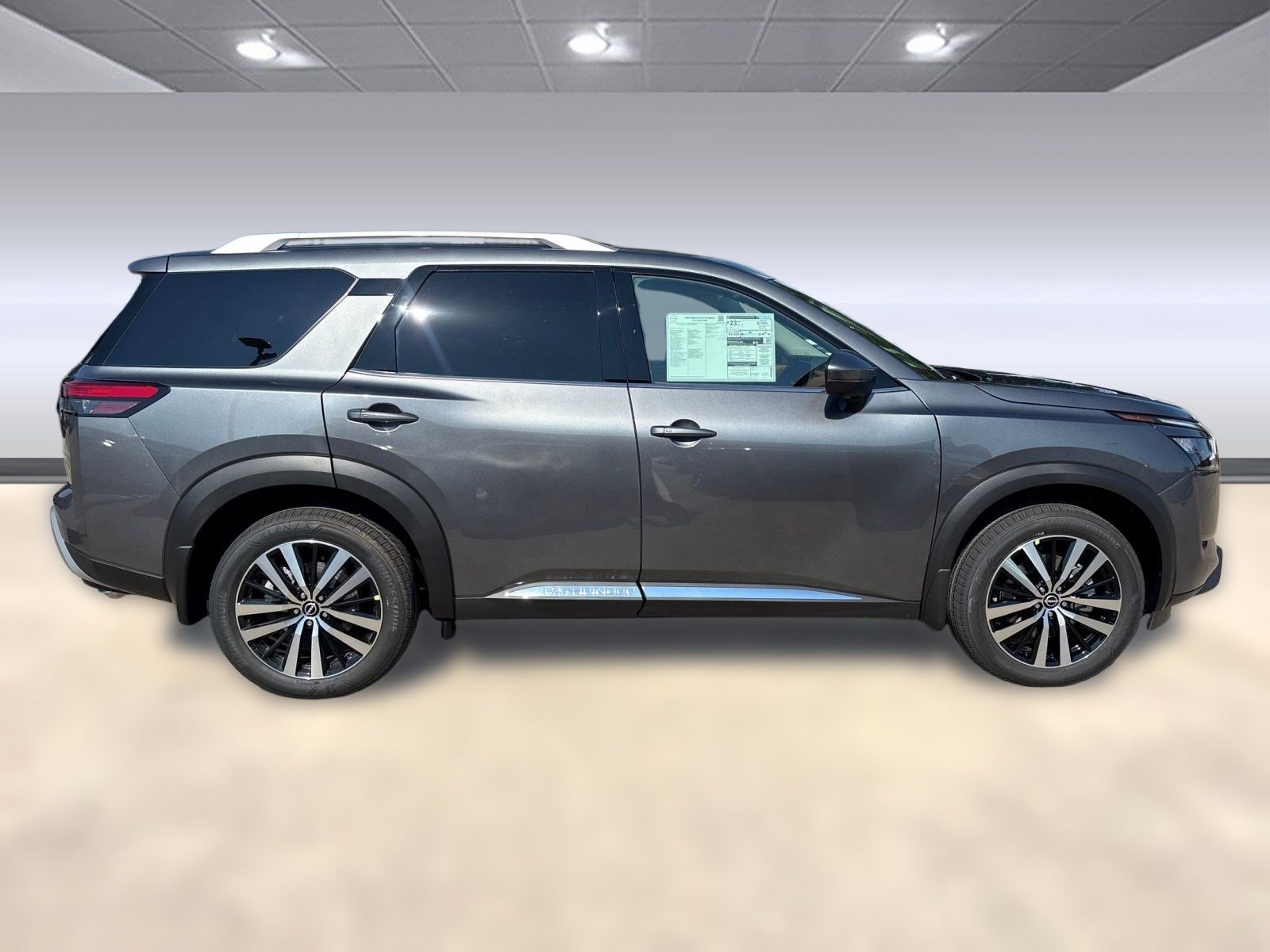 2025 Nissan Pathfinder Platinum photo 4