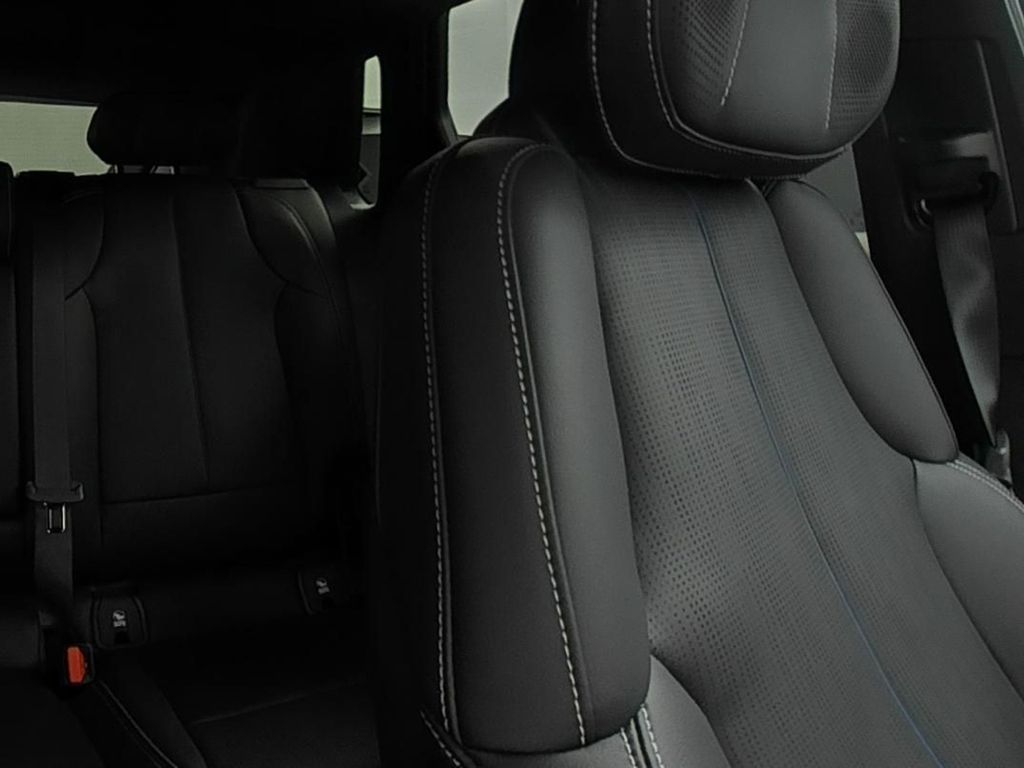 2025 Cadillac Lyriq Luxury photo 14