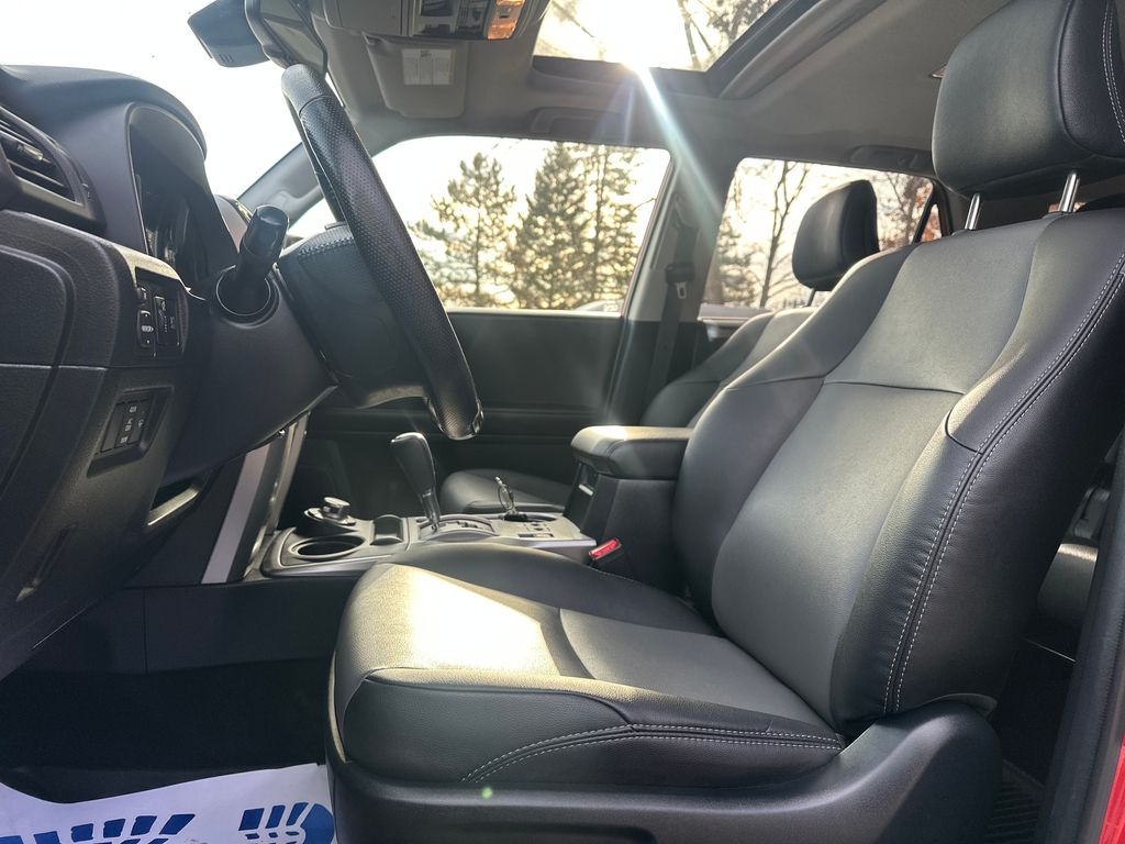 2023 Toyota 4Runner SR5 Premium photo 3