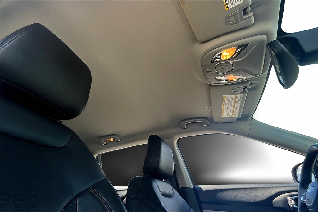 2022 Jeep Compass Latitude Lux photo 22
