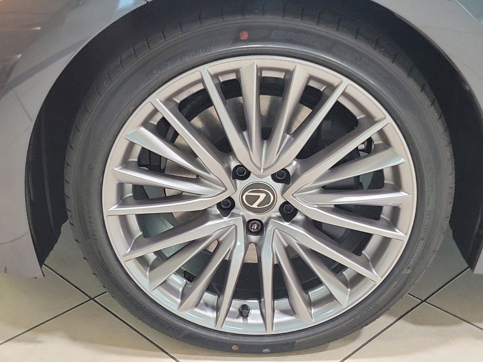 2025 Lexus IS 300 photo 4