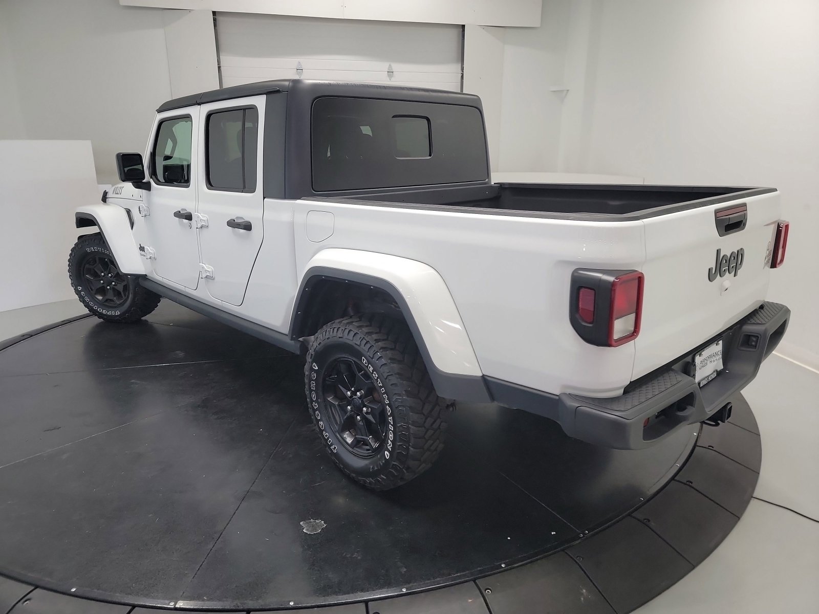 2021 Jeep Gladiator Willys Sport photo 3